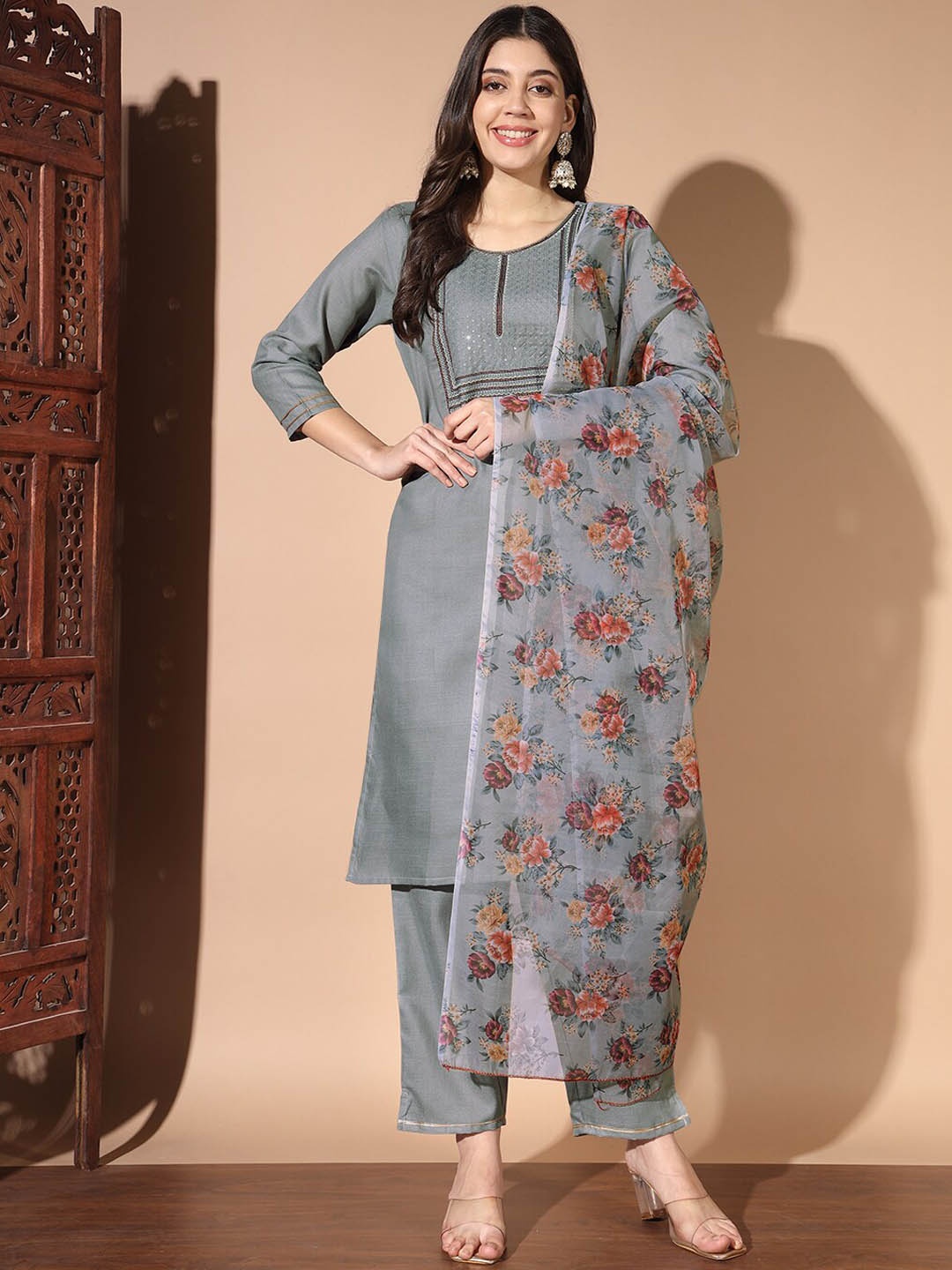 

MORLY Round Neck Geometric Yoke Design Floral Print Straight Kurta with Trousers & Dupatta, Grey