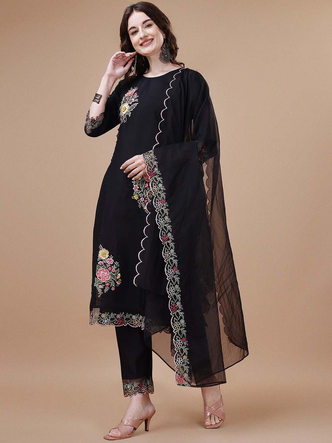 

Berrylicious Floral Embroidered Round Neck Beads and Stones Kurta with Trousers & With, Black