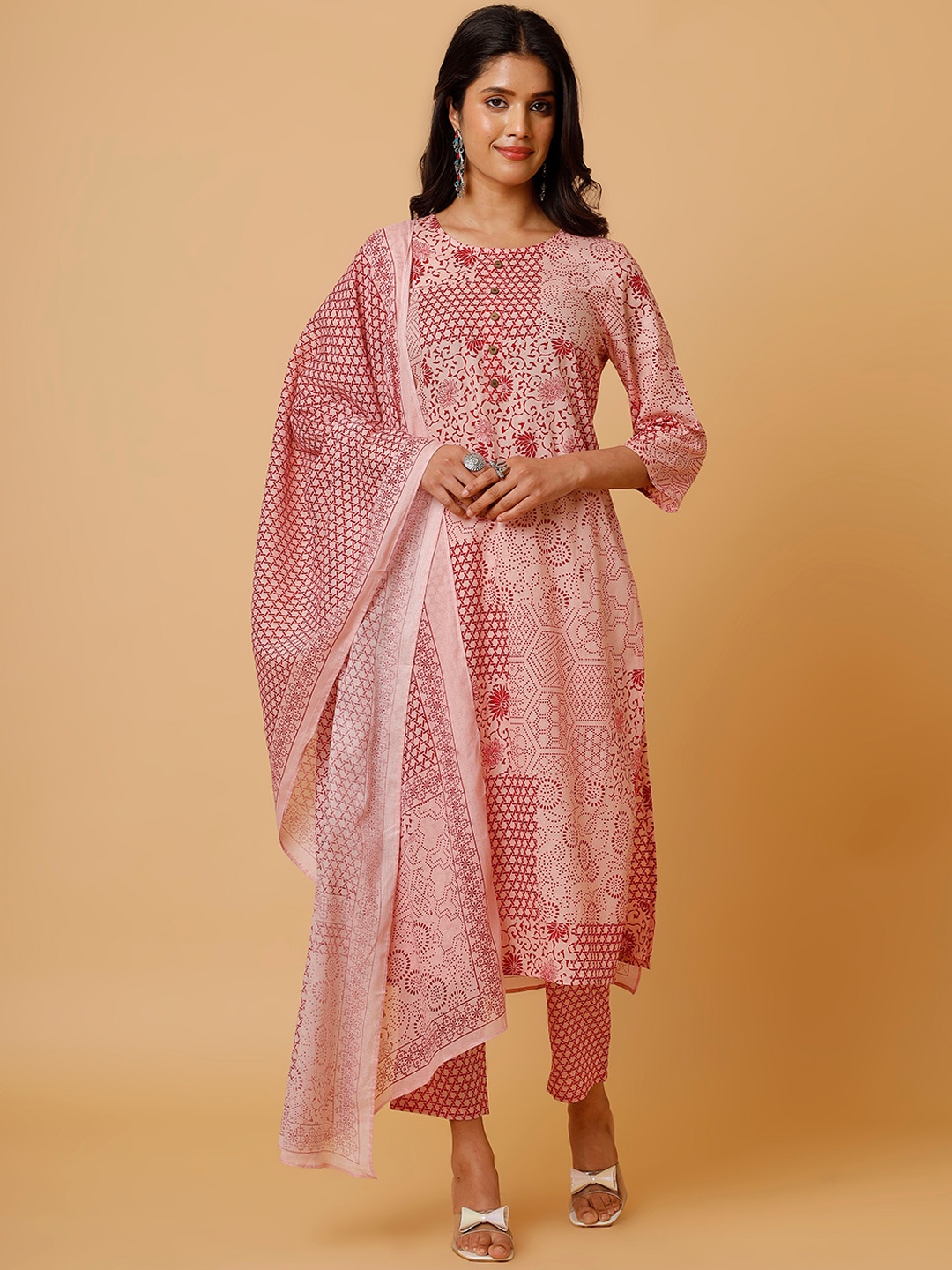 

soan Floral Printed Pure Cotton Straight Kurta With Trousers & Dupatta, Peach