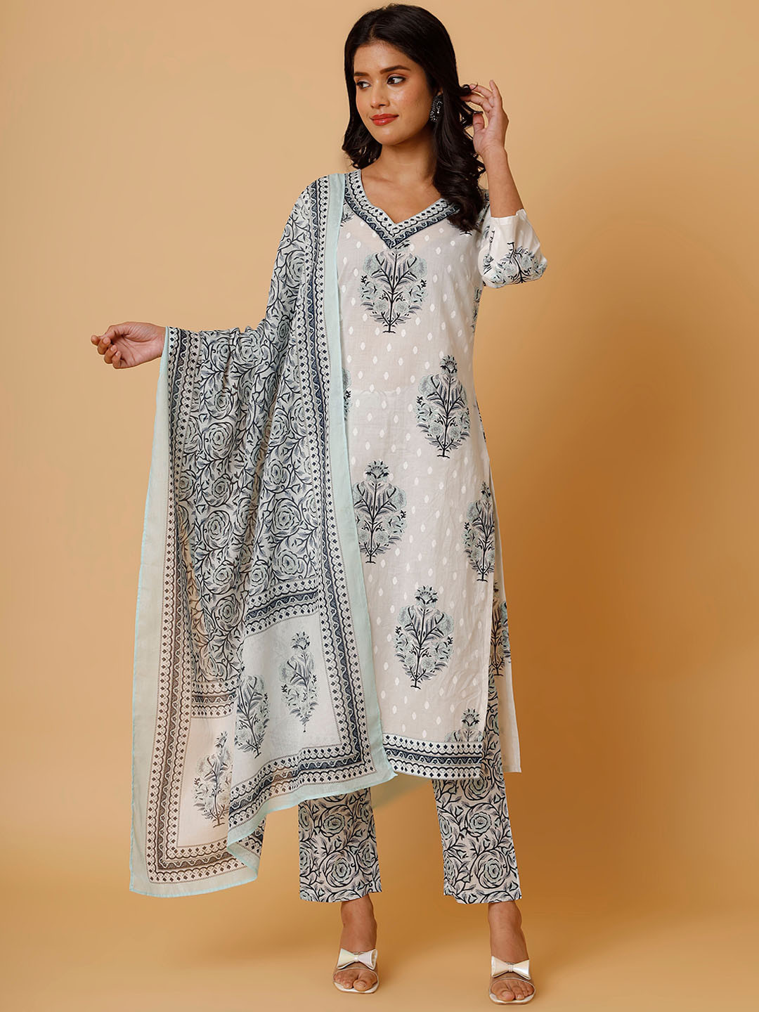 

soan Floral Printed Pure Cotton Straight Kurta With Trousers & Dupatta, Grey
