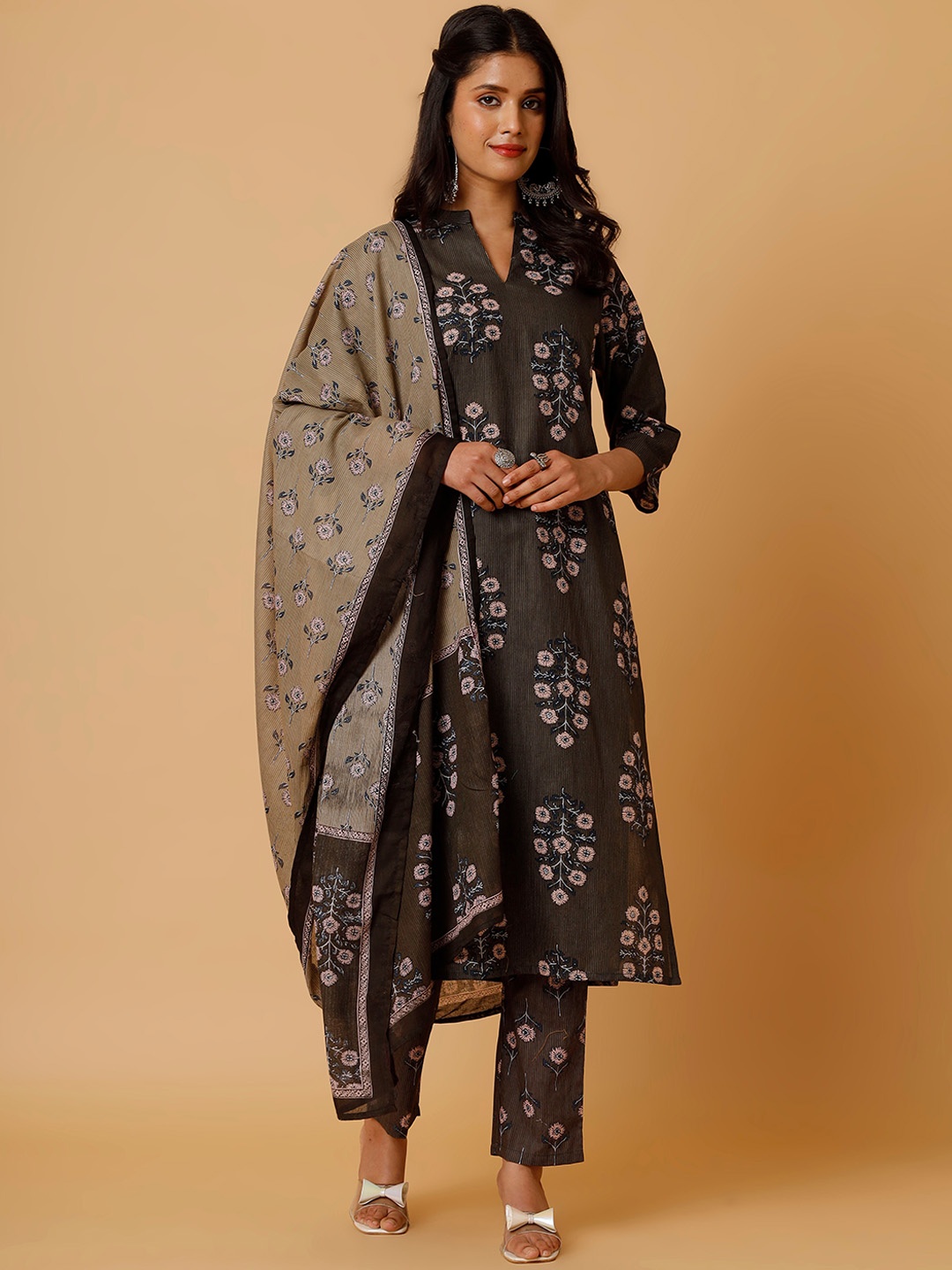 

soan Floral Printed Pure Cotton Straight Kurta with Trouser & Dupatta, Green