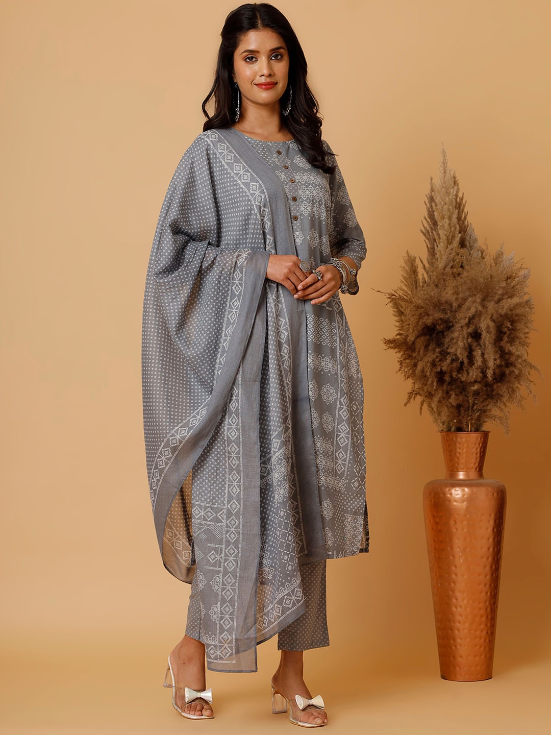 

soan Floral Printed Pure Cotton Straight Kurta With Trousers & Dupatta, Grey