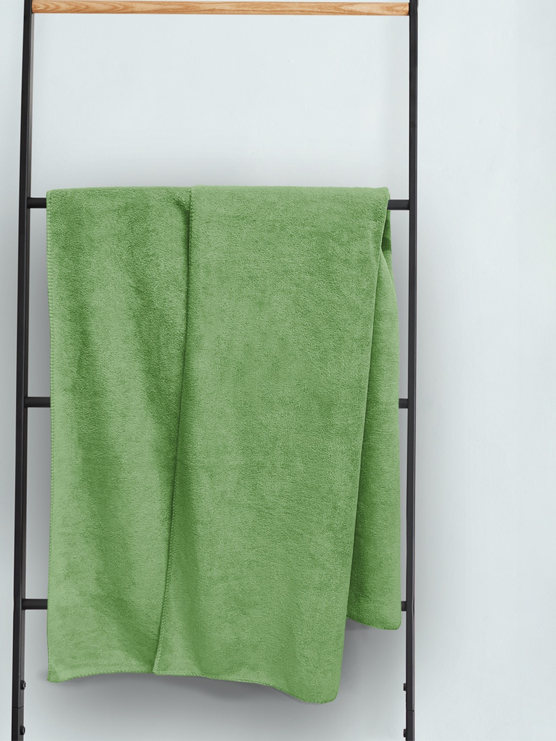 

Aura Green 450 GSM Regular Bath Towel