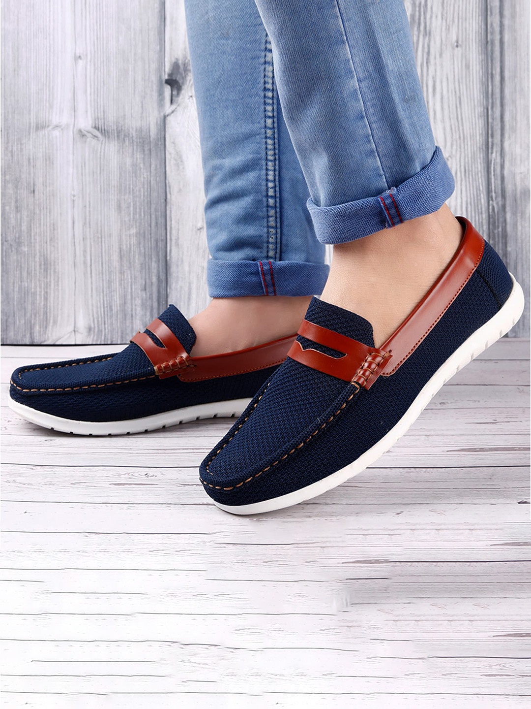 

Bxxy Men Textured Lightweight Penny Loafers, Blue