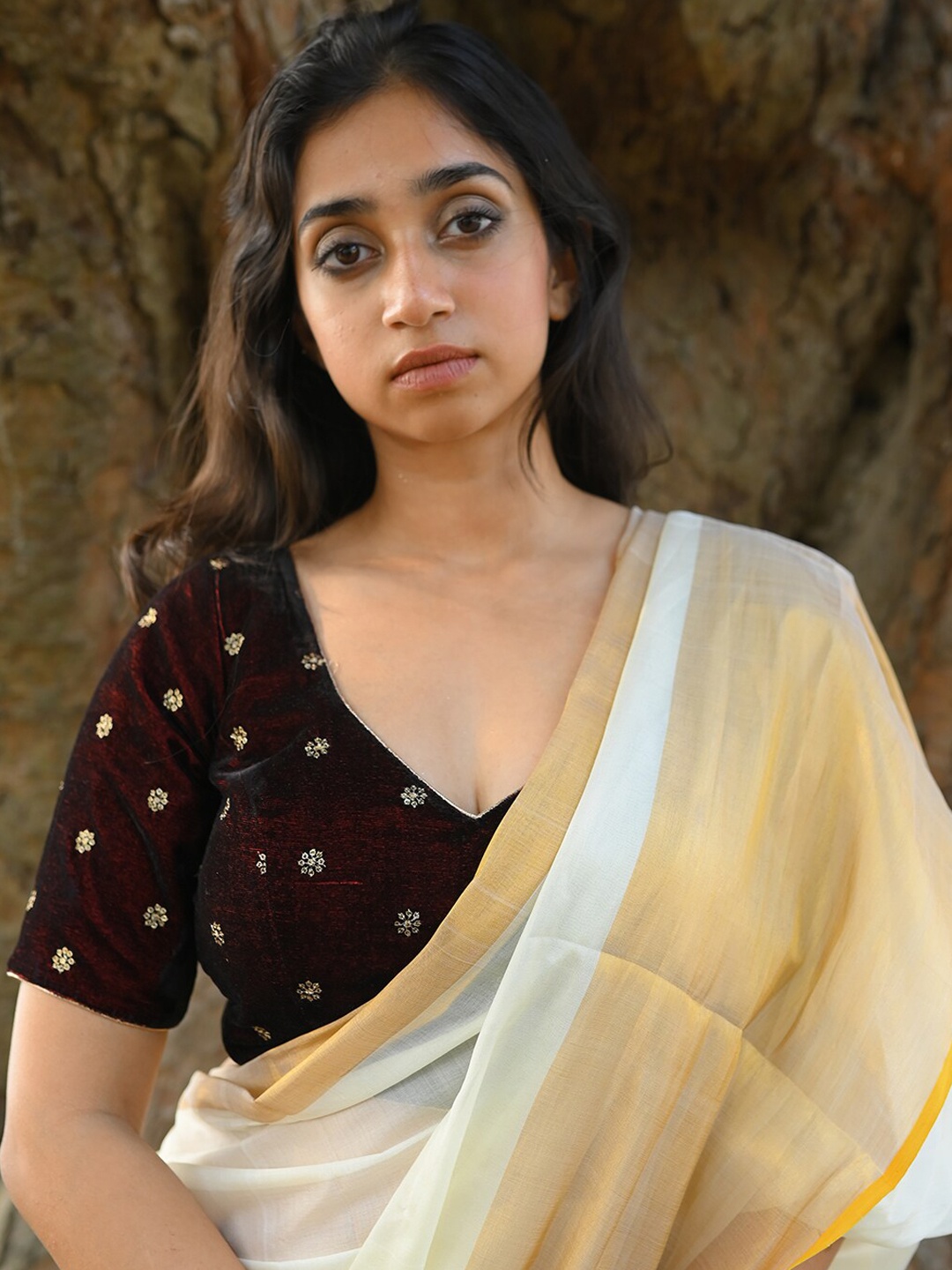 

HUTS AND LOOMS Embellished V-Neck Velvet Saree Blouse, Maroon