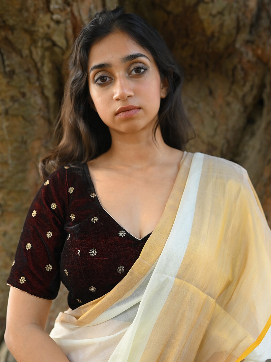 

HUTS AND LOOMS Sequin Embellished V-Neck Velvet Winter Saree Blouse, Maroon
