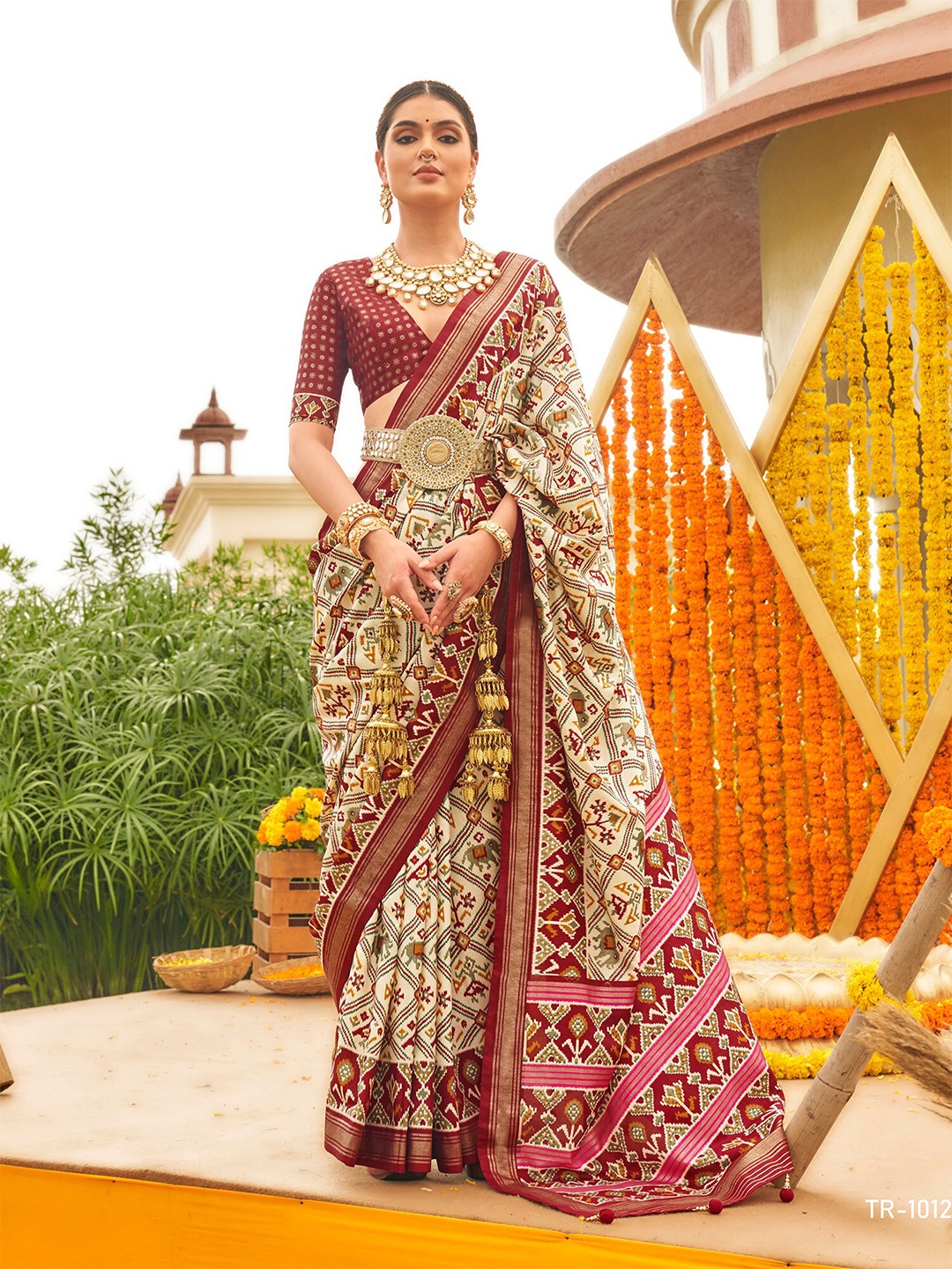 

elora Ethnic Motifs Printed Patola Zari Saree, Maroon