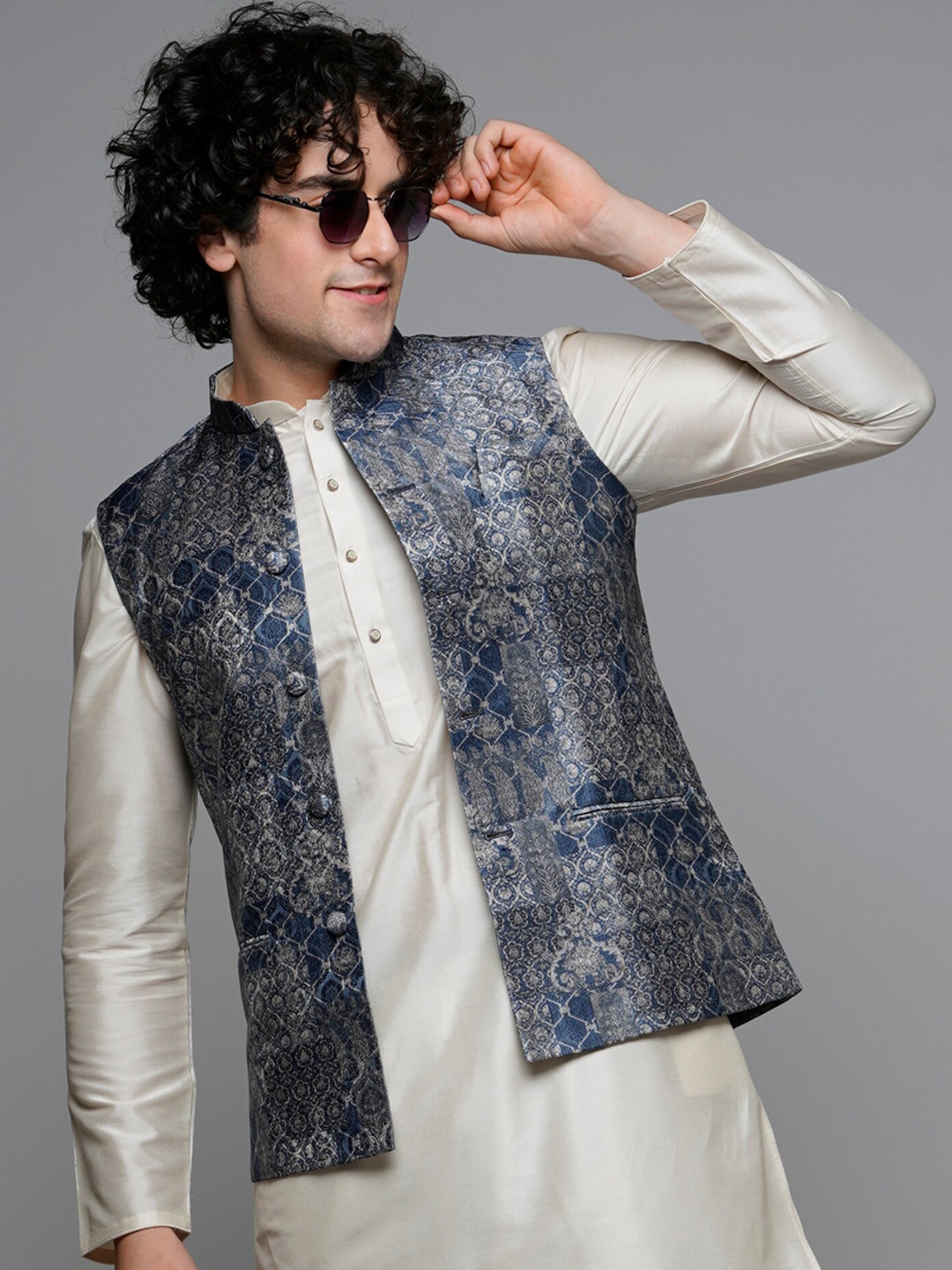 

MAAHI FABS Floral Printed Mandarin Collar Nehru Jacket, Blue