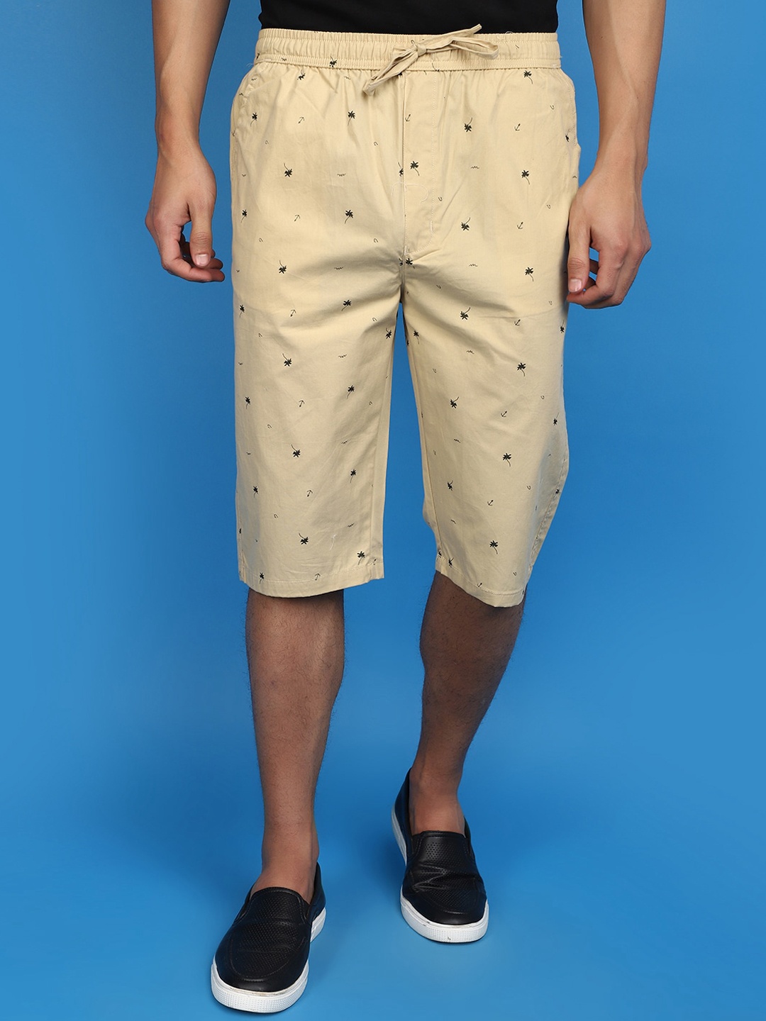 

V-Mart Men Floral Printed Cotton Shorts, Khaki