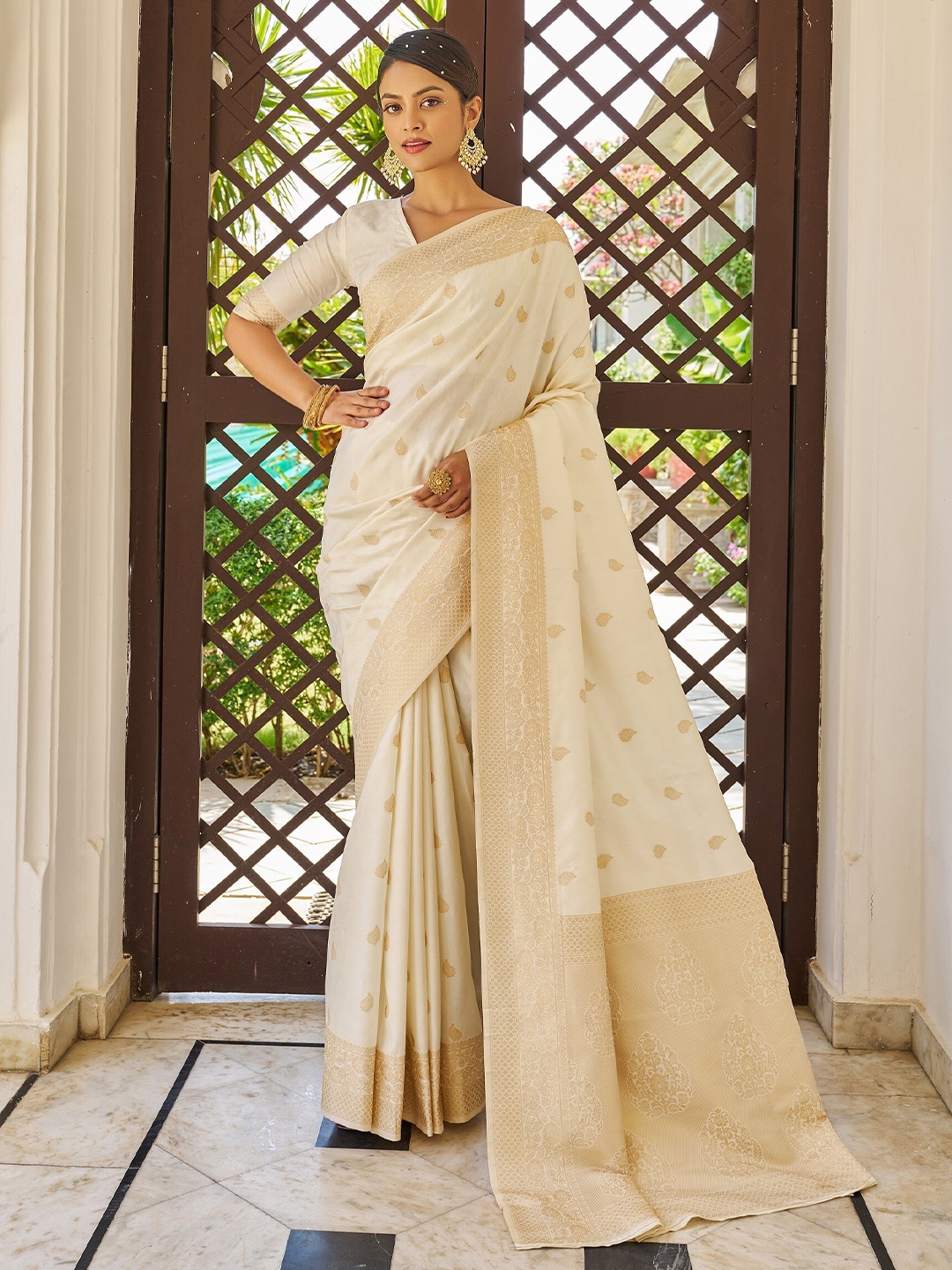 

koram design Ethnic Motifs Woven Design Zari Banarasi Saree, White