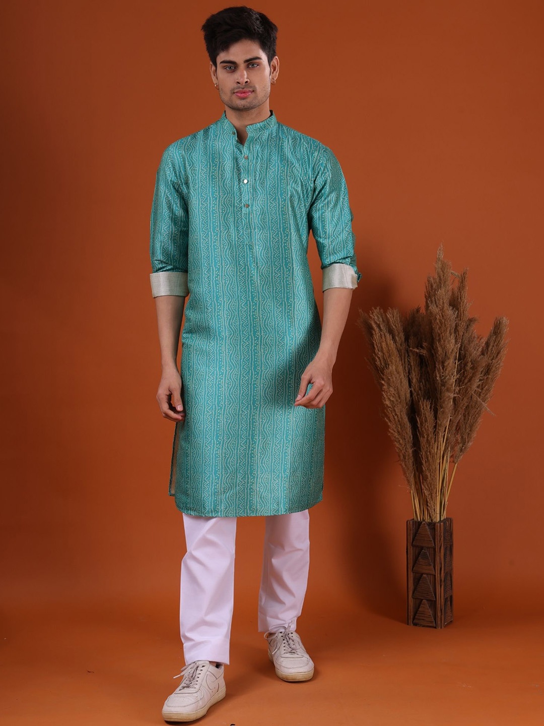 

SHIWAM ETHNIX Bandhani Printed Regular Kurta with Pyjamas, Green