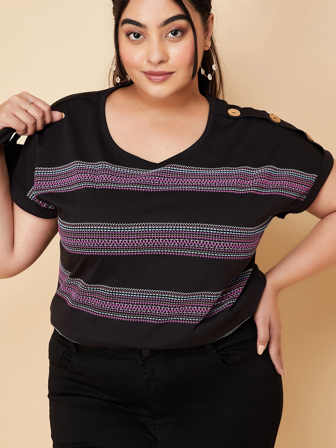 

max Plus Size Printed V-Neck Extended Sleeves Cotton T-shirt, Black