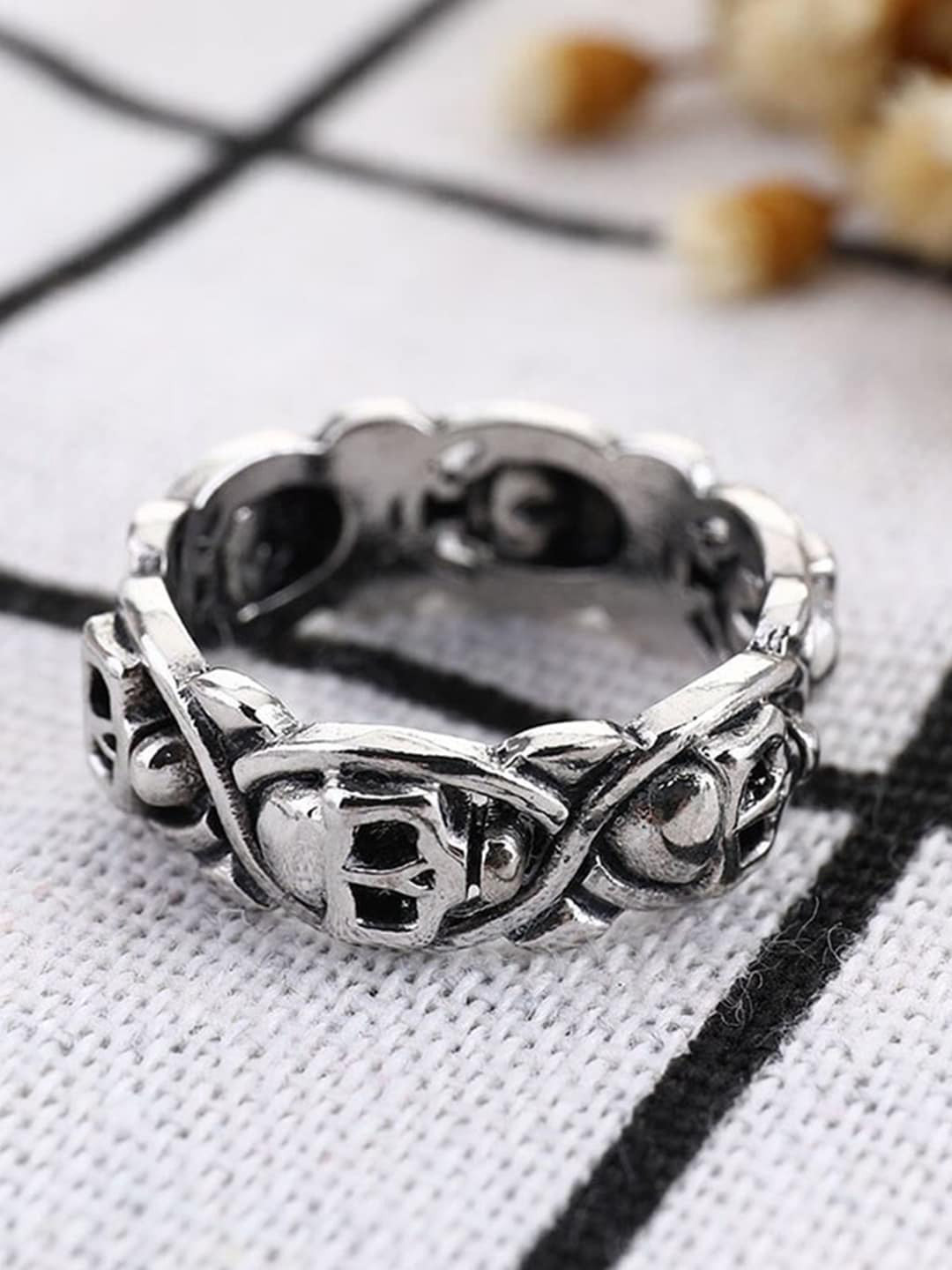 

OOMPH Men Silver-Plated Vintage Gothic Skull Detail Finger Ring