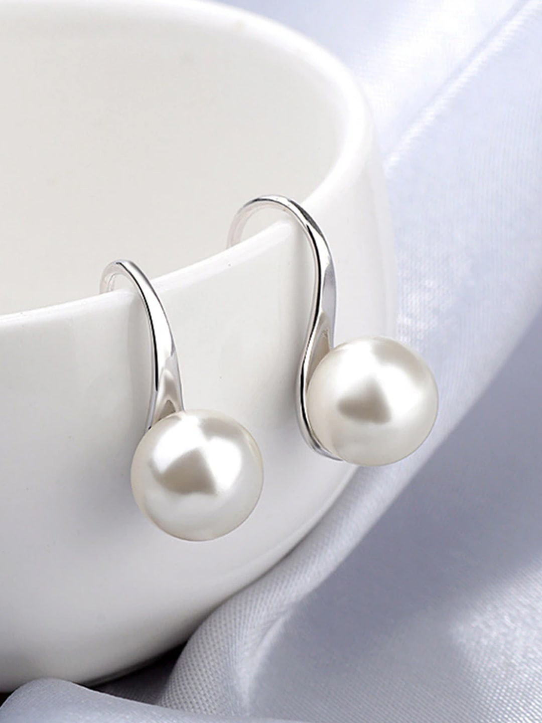 

OOMPH Contemporary Drop Earrings, White