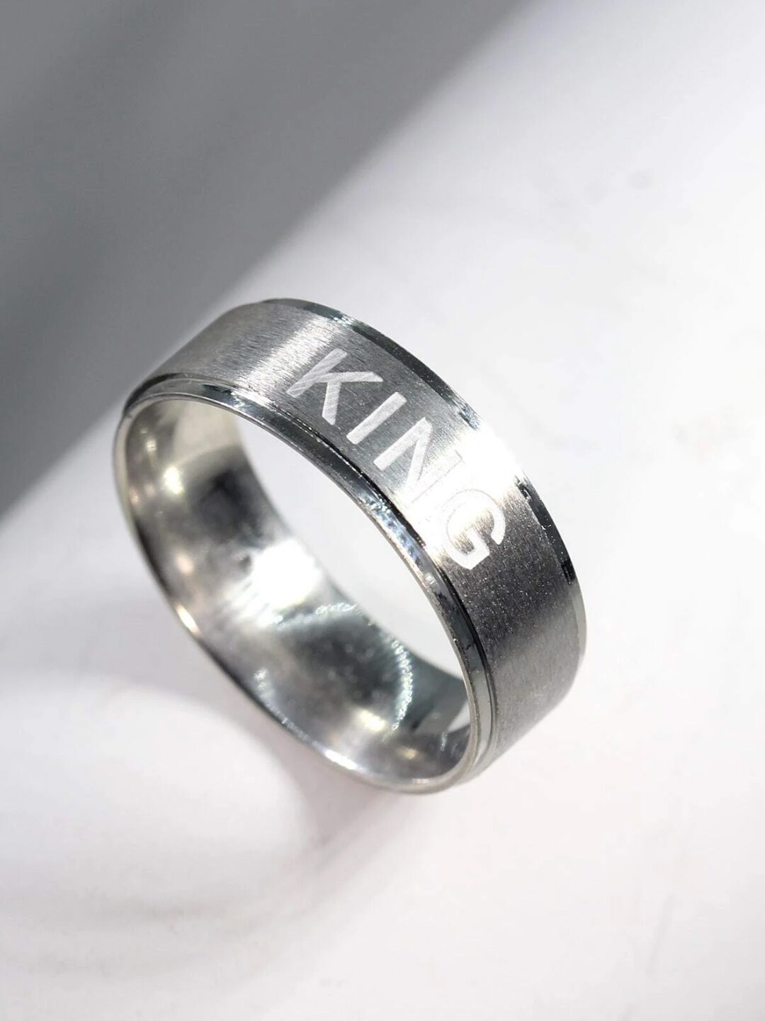 

OOMPH Men King Inscribed Band Finger Ring, Silver