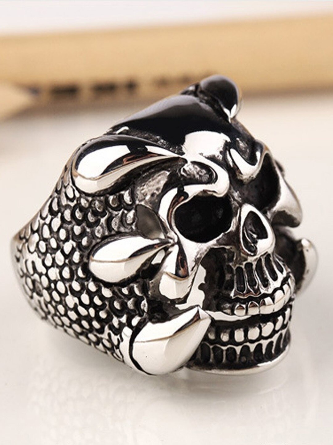

OOMPH Stainless Steel Finger Ring, Silver