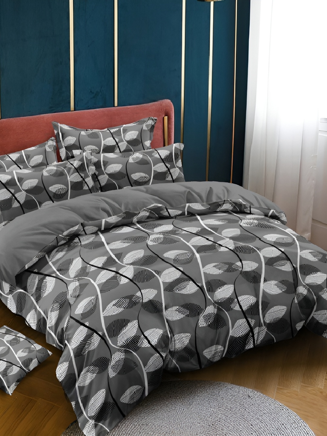

Laying Style Grey & White Ethnic Motifs 210 TC Queen Bedsheet with 2 Pillow Covers