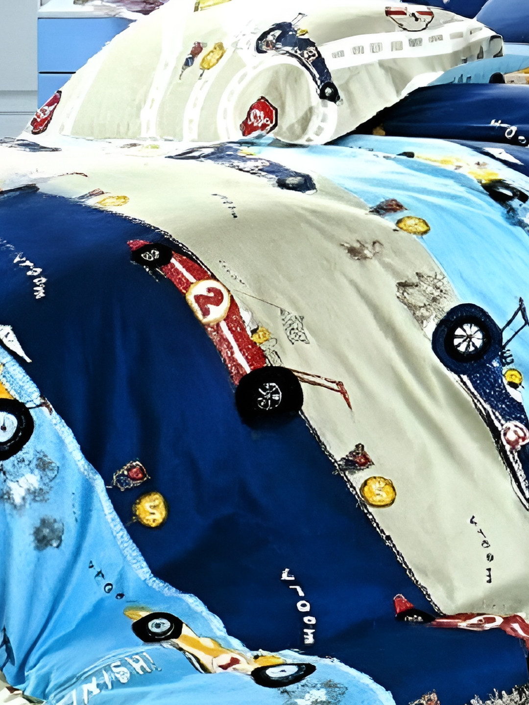 

Laying Style Blue & Cream-Coloured Graphic 350 TC Queen Bedsheet with 2 Pillow Covers