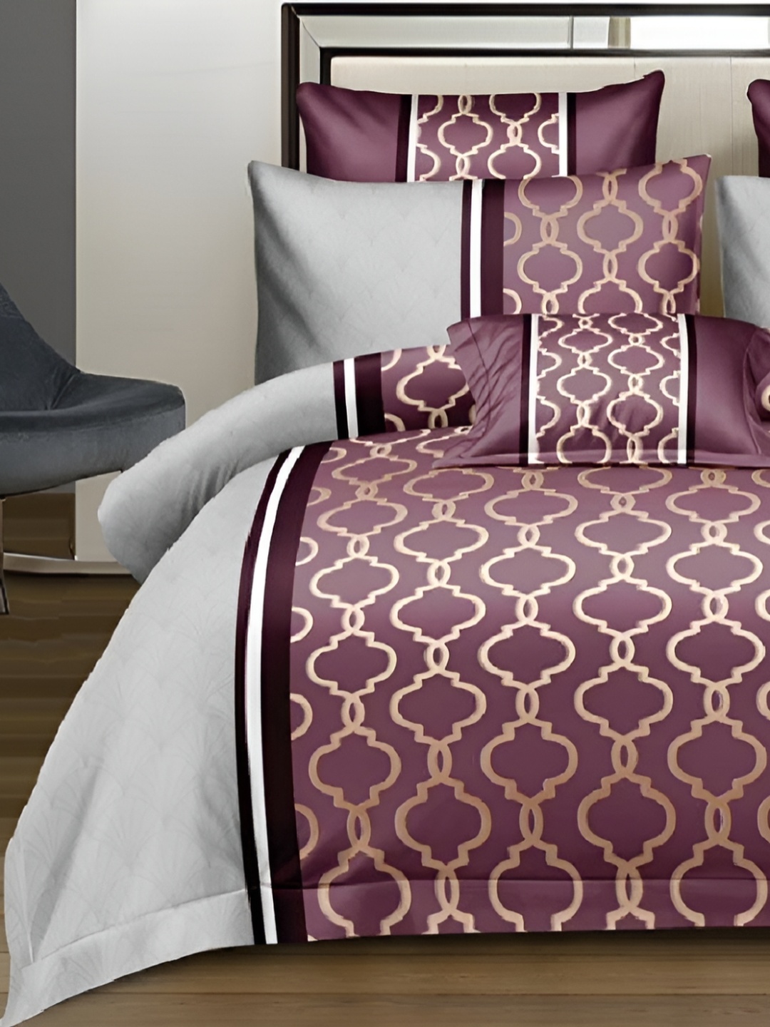 

Laying Style Purple & White Geometric 160 TC Queen Bedsheet with 2 Pillow Covers