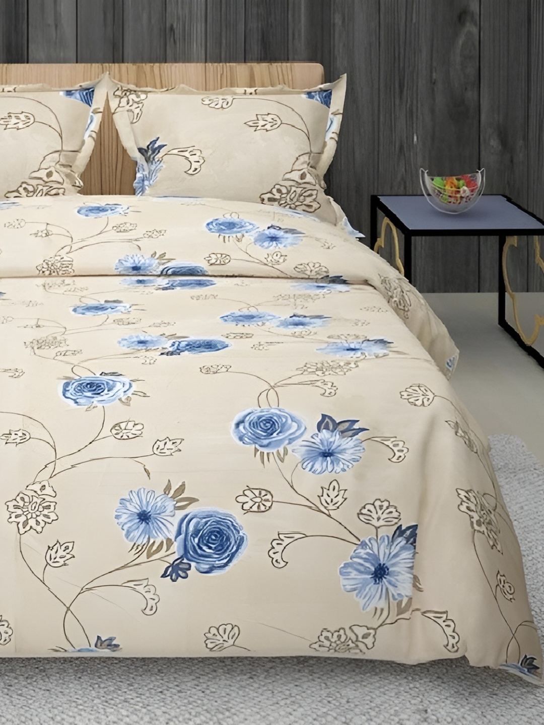 

Laying Style Blue & White Floral 160 TC Queen Bedsheet with 2 Pillow Covers