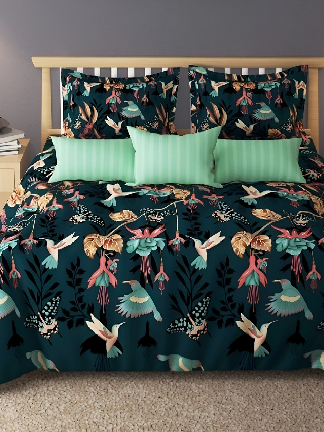 

Laying Style Beige & Navy Blue Geometric 350 TC Queen Bedsheet with 2 Pillow Covers