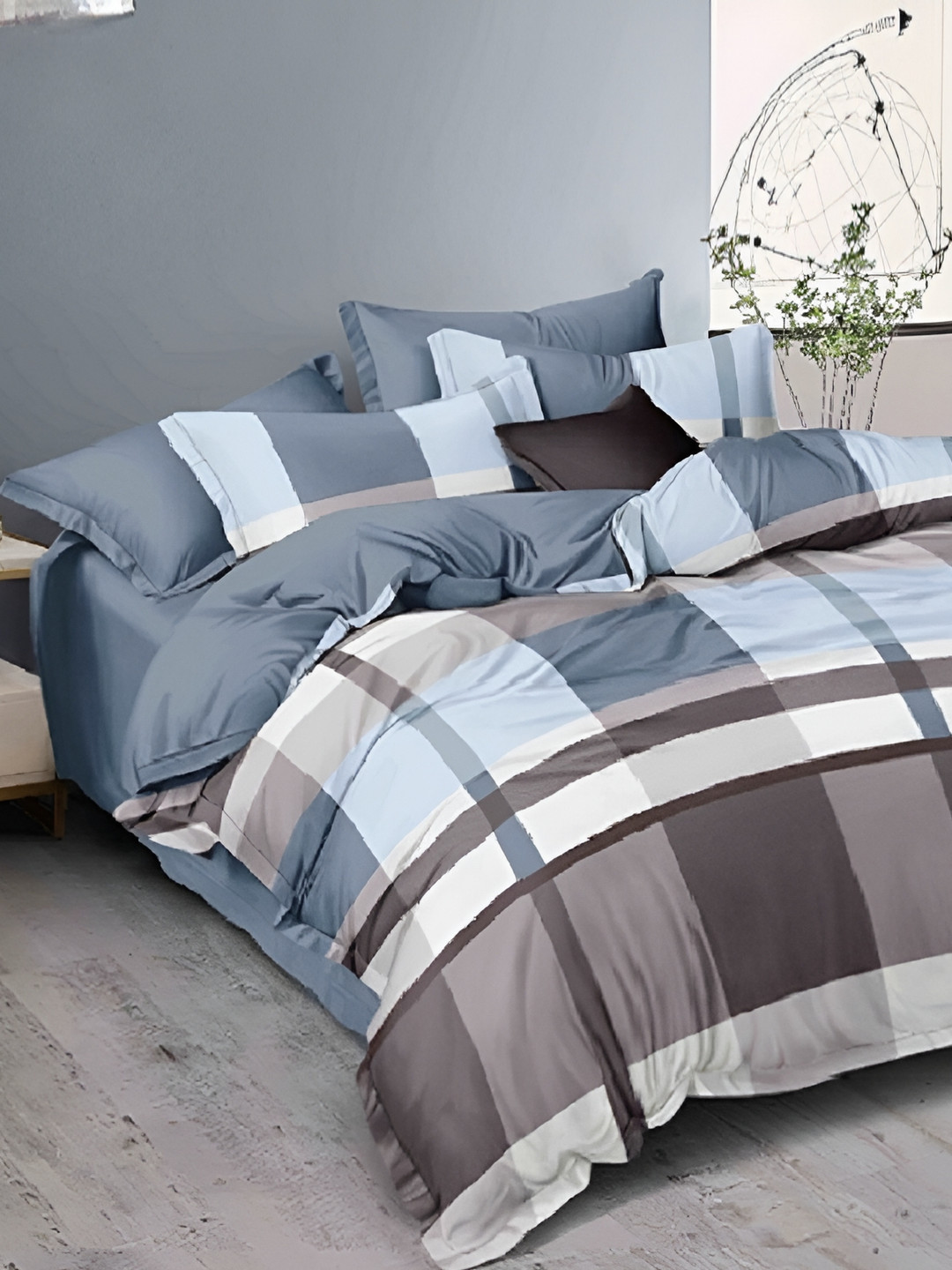 

Laying Style Grey & White Geometric 160 TC Queen Bedsheet with 2 Pillow Covers