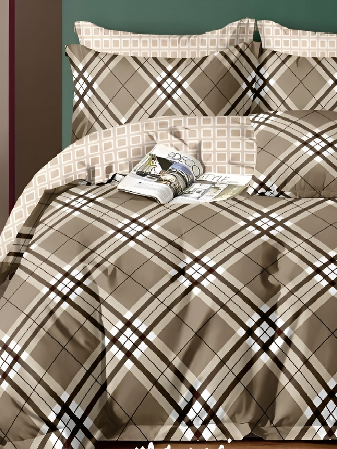 

Laying Style Brown & White Geometric 160 TC Queen Bedsheet with 2 Pillow Covers