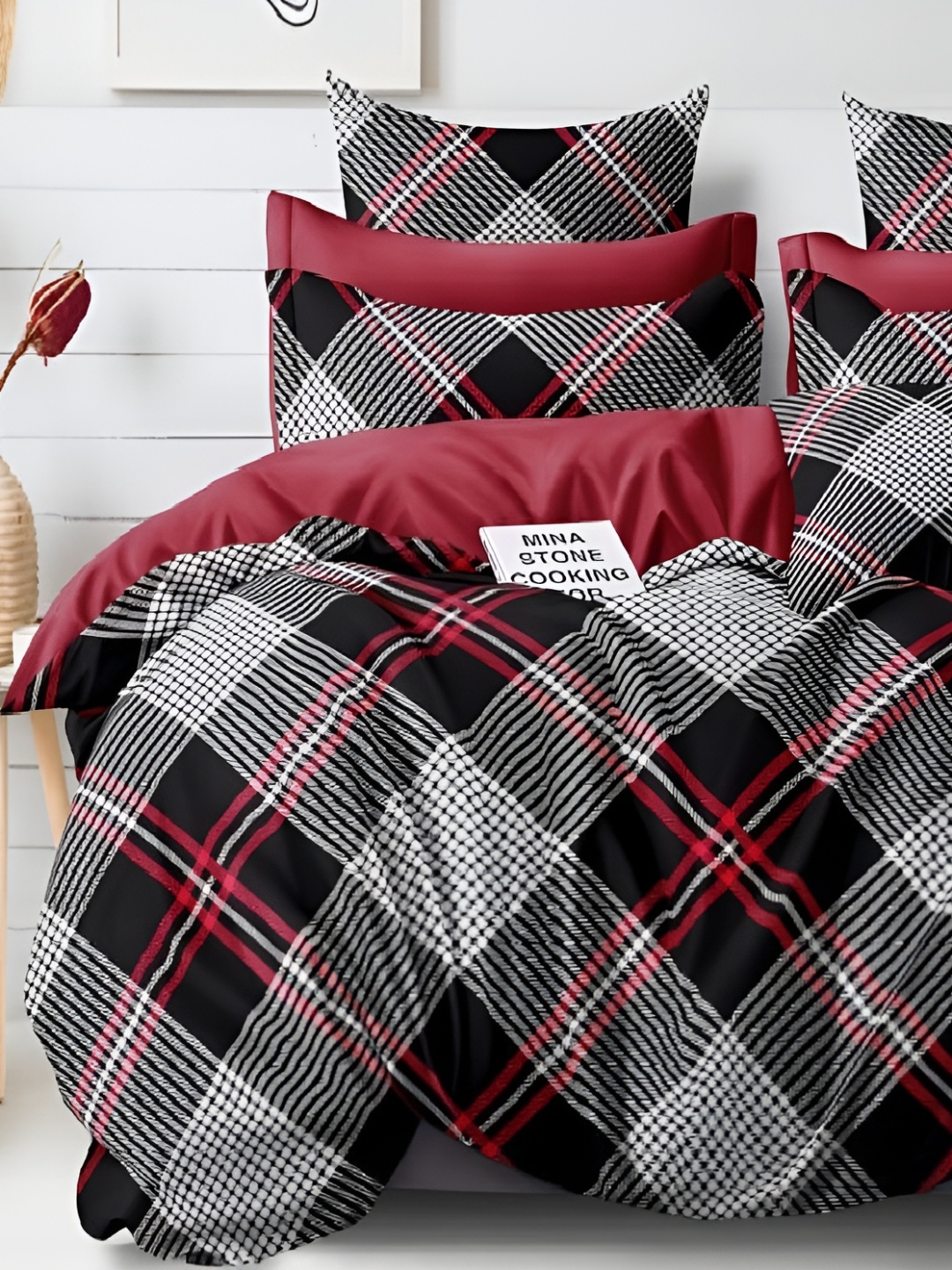 

Laying Style Purple & Grey Geometric 160 TC Queen Bedsheet with 2 Pillow Covers