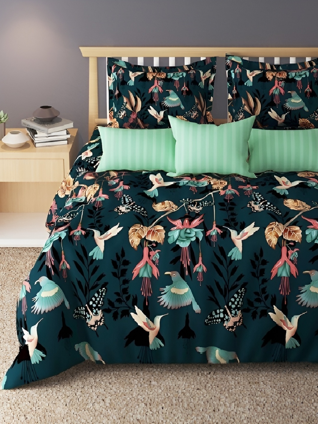 

Laying Style Black & Green Geometric 160 TC Queen Bedsheet with 2 Pillow Covers