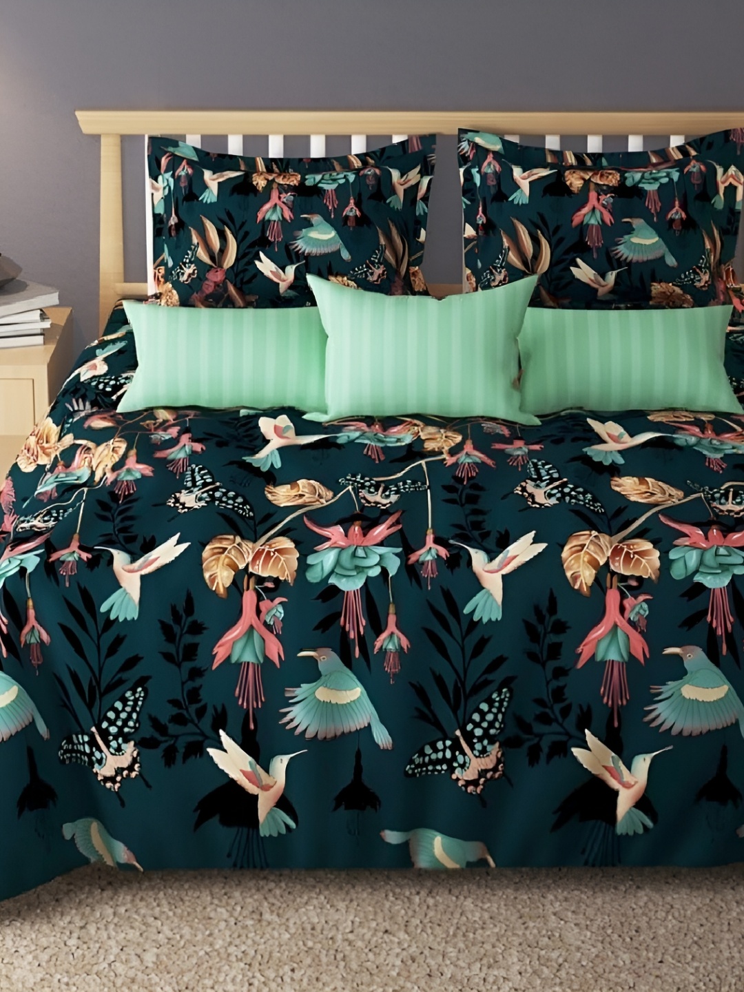 

Laying Style Green & Orange Graphic 160 TC Queen Bedsheet with 2 Pillow Covers