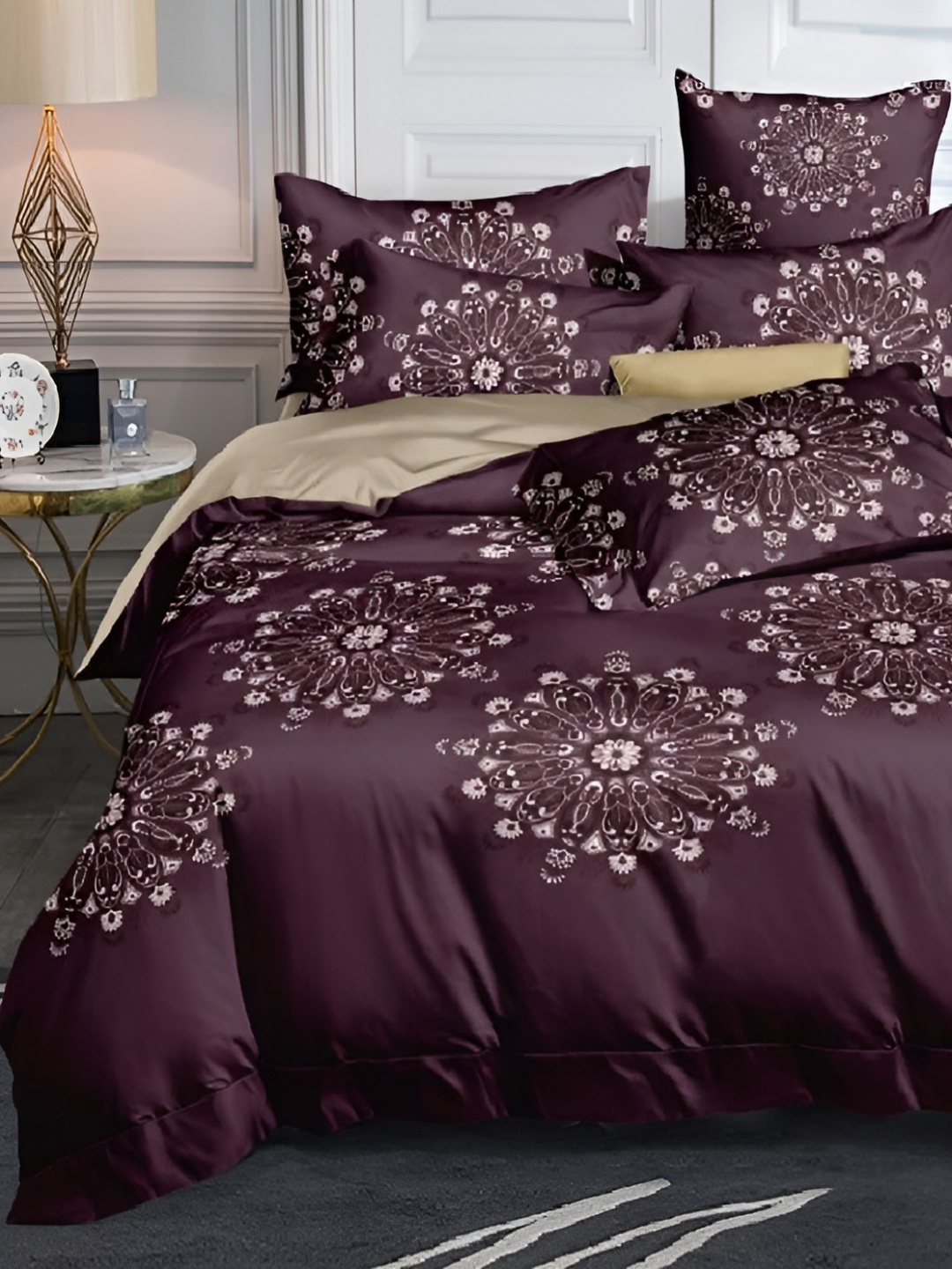 

Laying Style Purple & White Ethnic Motifs 350 TC Queen Bedsheet with 2 Pillow Covers