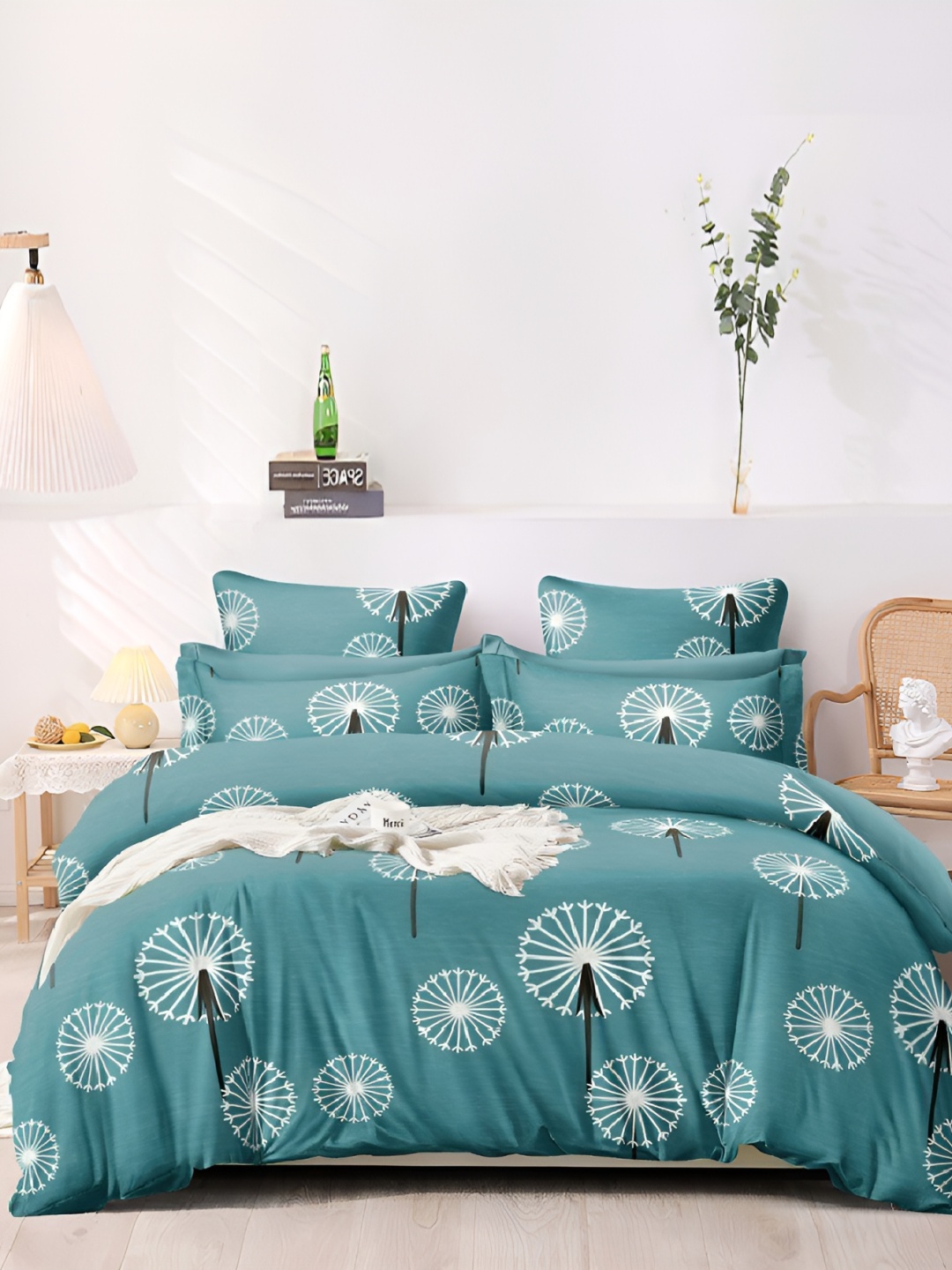 

Laying Style Green & White Ethnic Motifs 160 TC Queen Bedsheet with 2 Pillow Covers