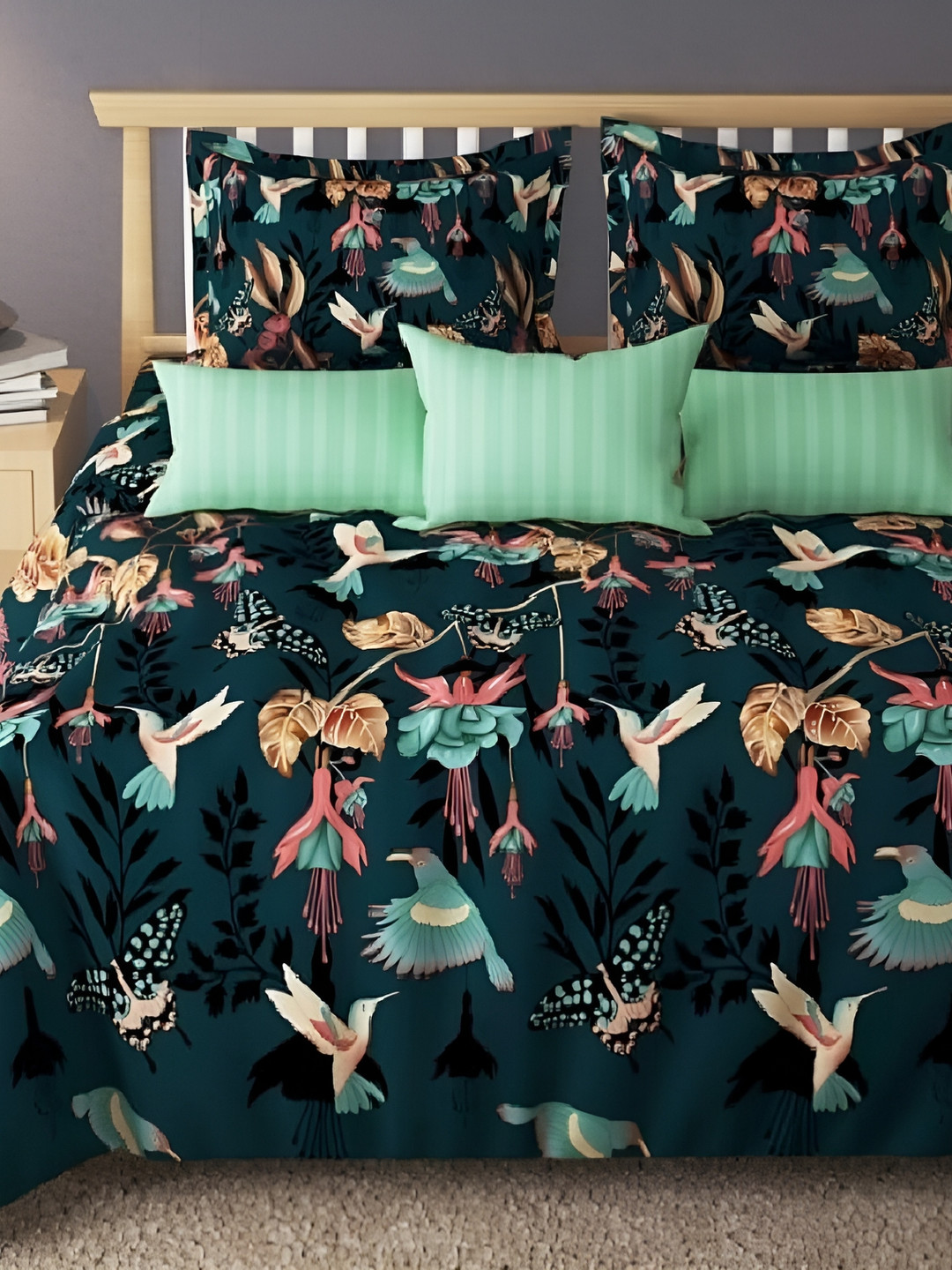 

Laying Style Green & Pink Graphic 160 TC Queen Bedsheet with 2 Pillow Covers