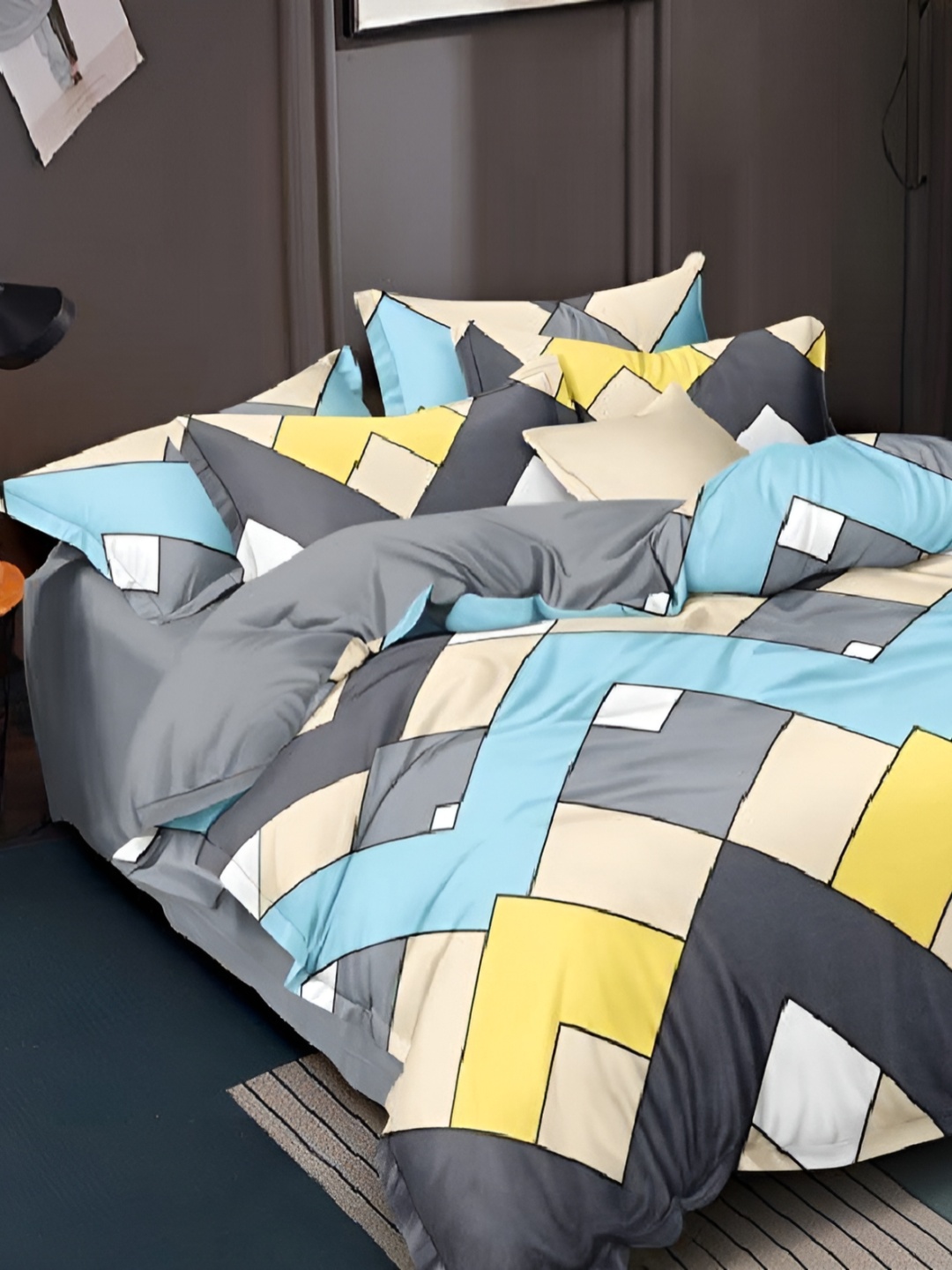 

Laying Style Grey & Yellow Geometric 210 TC Queen Bedsheet with 2 Pillow Covers