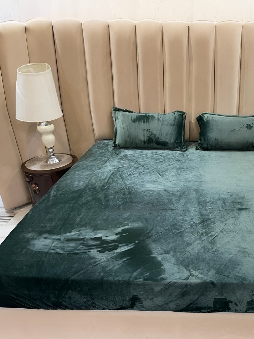 

Laying Style Green 250 TC Fitted Queen Bedsheet with 2 Pillow Covers