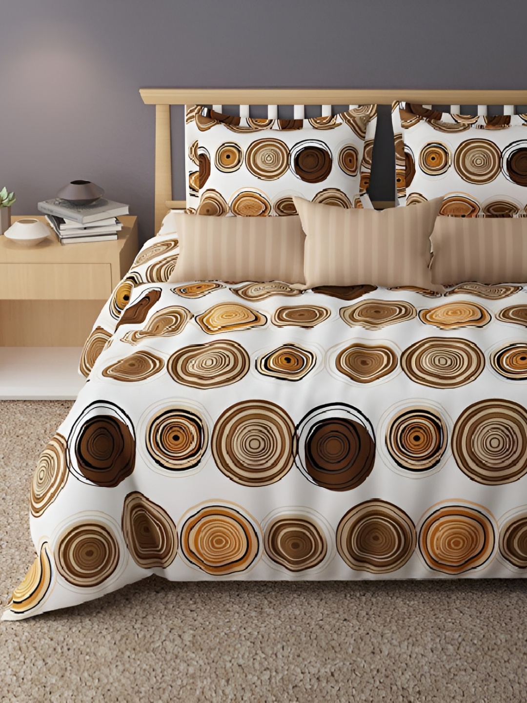 

Laying Style Brown & White Graphic 160 TC Queen Bedsheet with 2 Pillow Covers