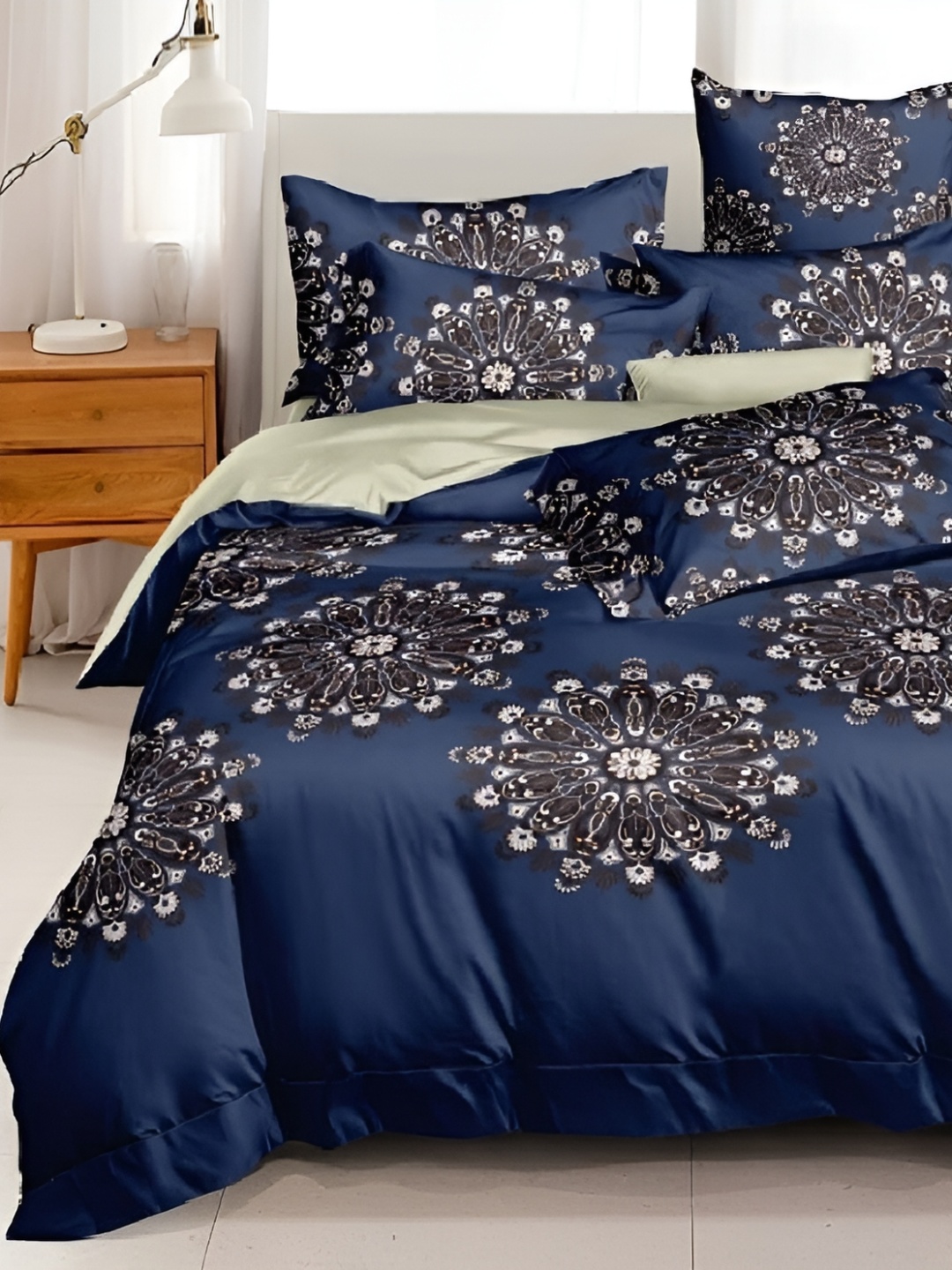 

Laying Style Blue & White Ethnic Motifs 350 TC Queen Bedsheet with 2 Pillow Covers