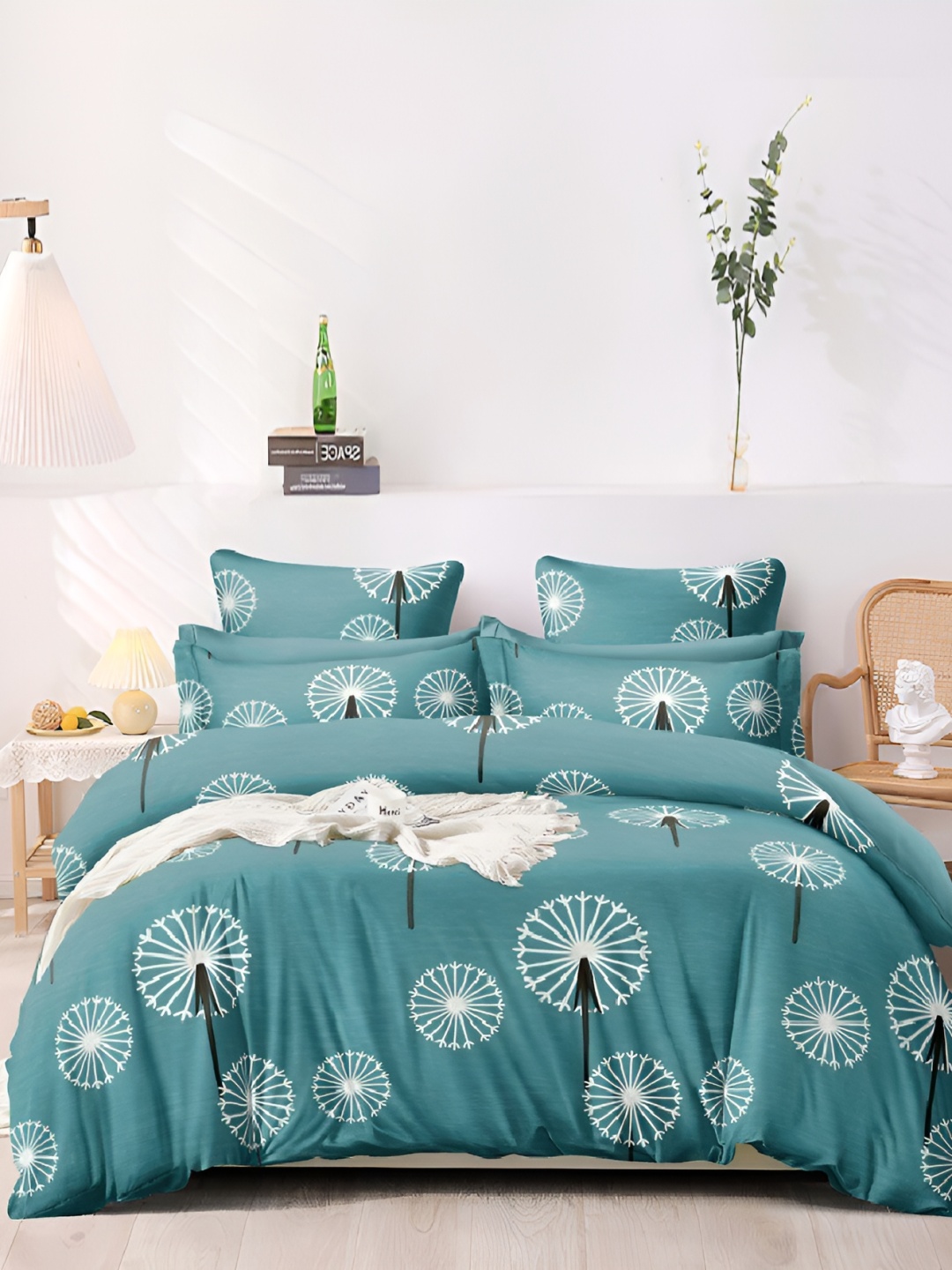 

Laying Style Green Ethnic Motifs 160 TC Queen Bedsheet with 2 Pillow Covers