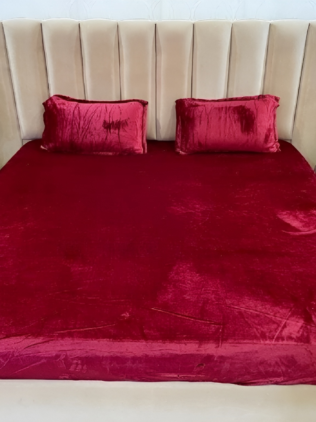 

Laying Style Maroon & Rust 250 TC Queen Bedsheet Set