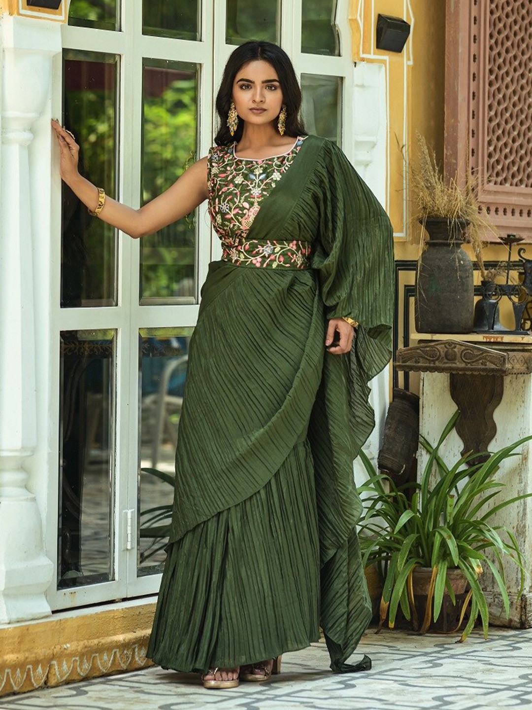 

Ekasya Embroidered Belted Saree, Green