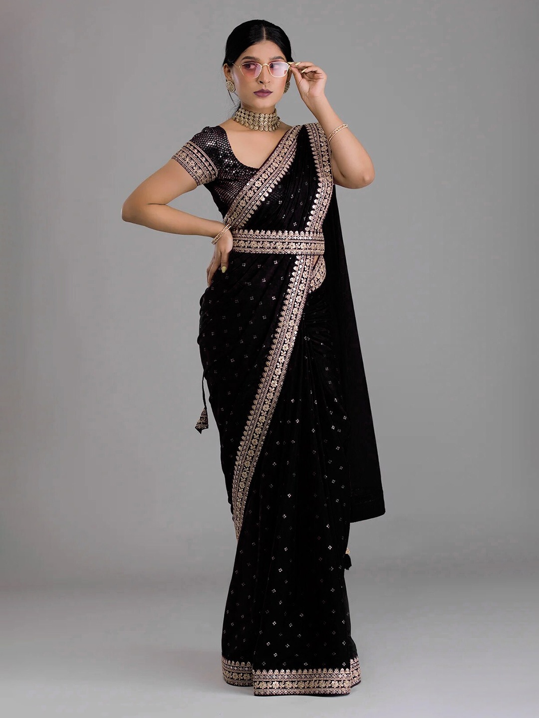 

Ekasya Floral Embroidered Saree, Black