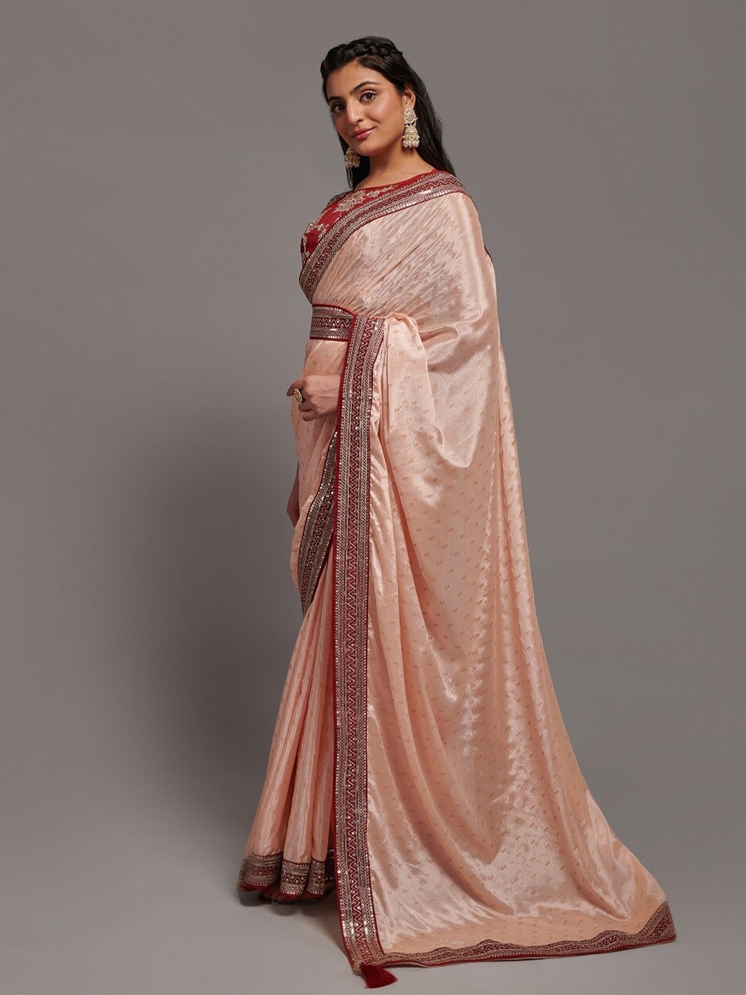 

Ekasya Floral Printed Embroidered Saree, Peach