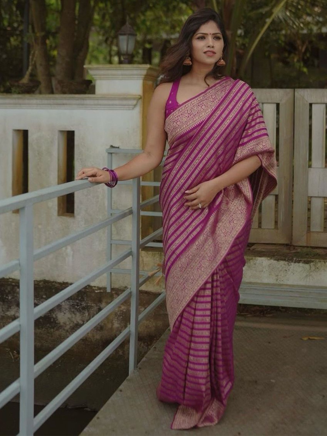

MORLY Striped Woven Design Zari Kanjeevaram Saree, Pink