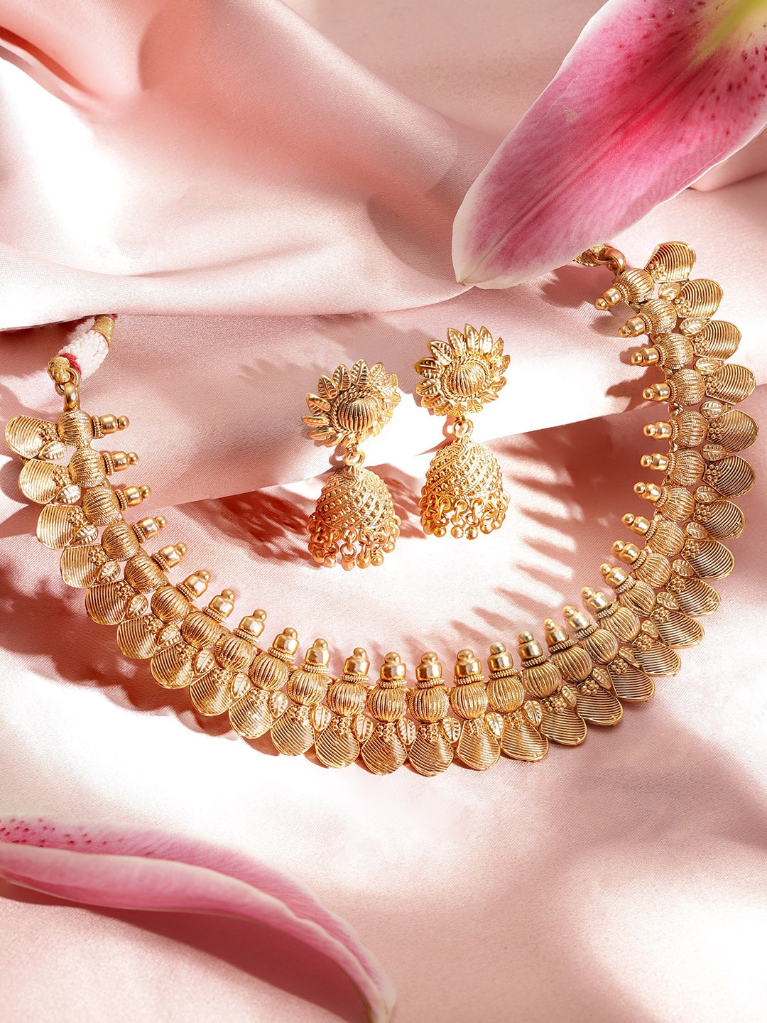 

Rubans Gold-Plated Floral Necklace Set