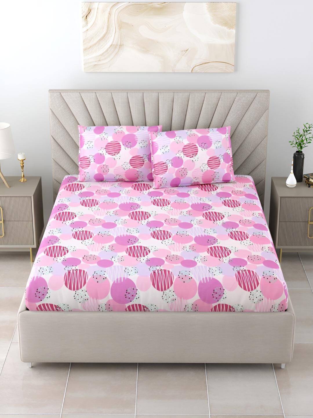 

BOMBAY DYEING ELIXIR Pink & White Geometric 144 TC Cotton Queen Bedsheet & 2 Pillow Covers