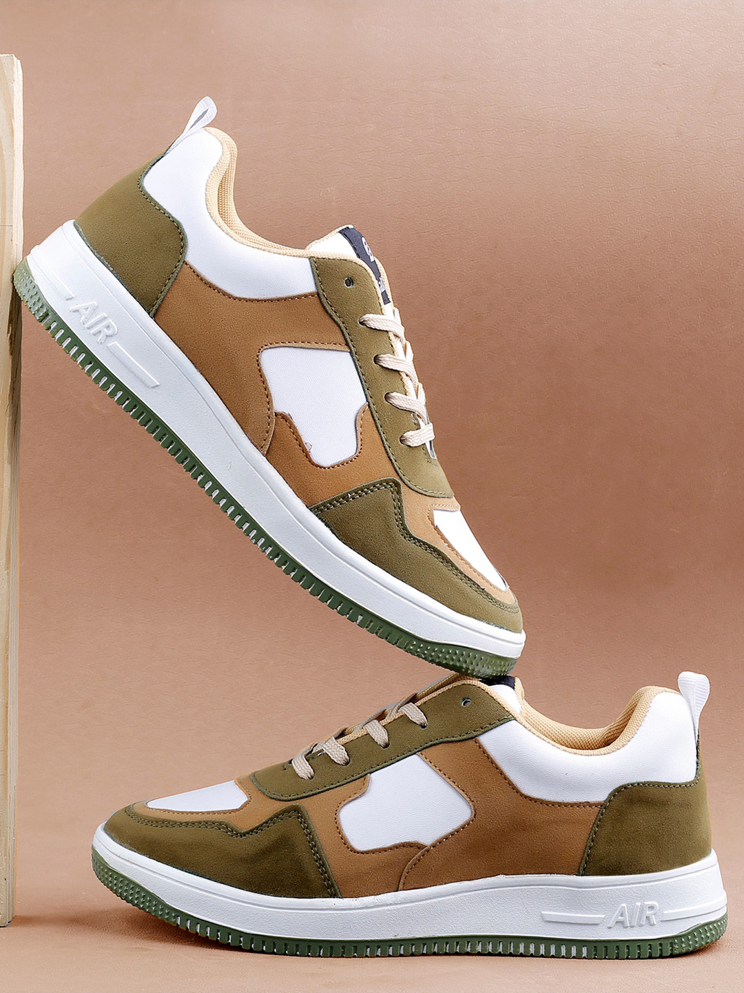 

HAKKEL Men Colourblocked Lace Up Lightweight Sneakers, Olive