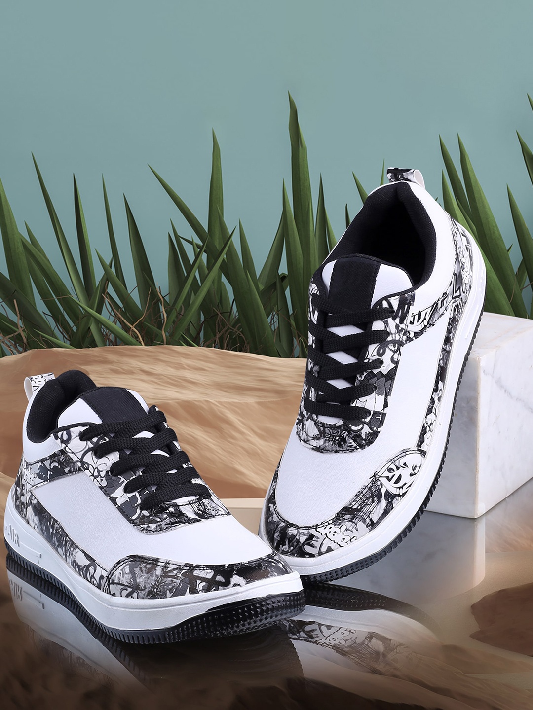 

HAKKEL Men Printed Lace Up Lightweight Sneakers, White