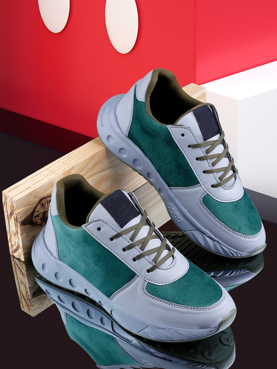 

HAKKEL Men Colourblocked Lace Up Lightweight Sneakers, Green