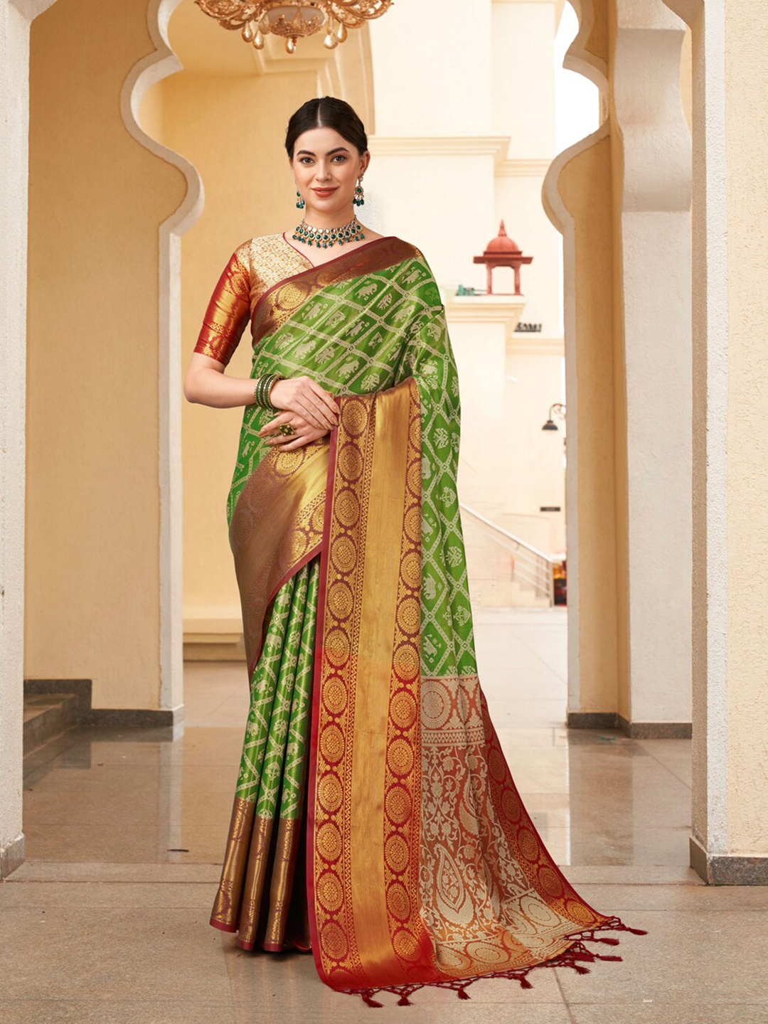 

Mitera Green Geometric Woven Design Zari Pure Silk Kanjeevaram Saree