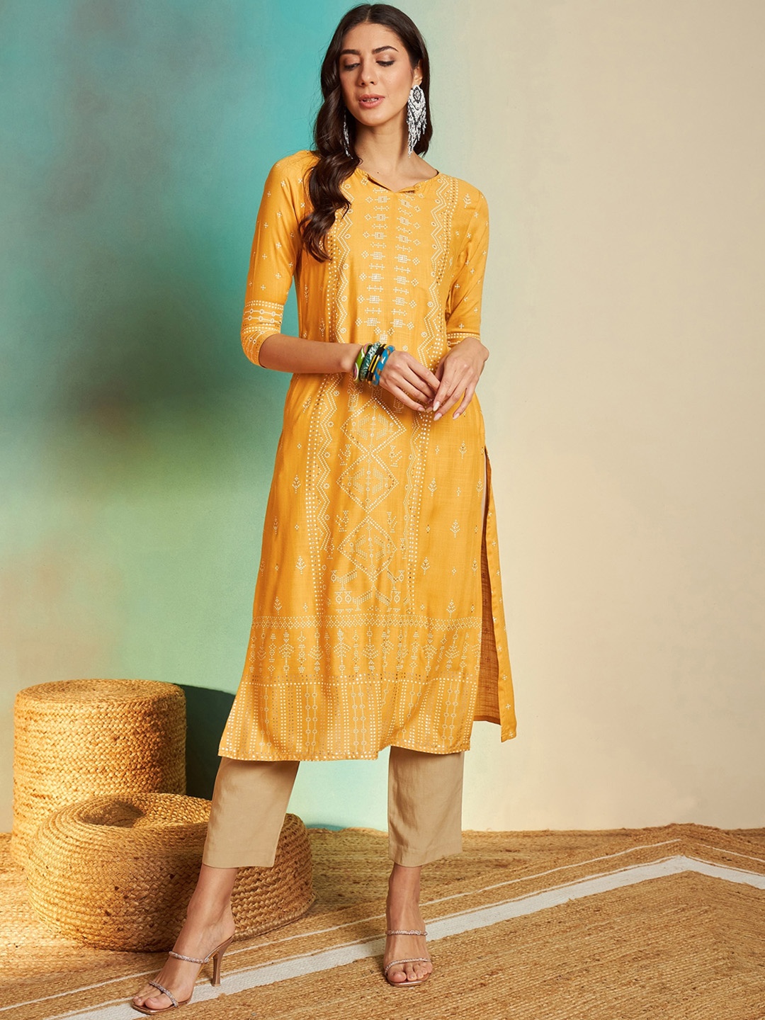 

Sangria V Neck Geometric Print Straight Kurta, Mustard